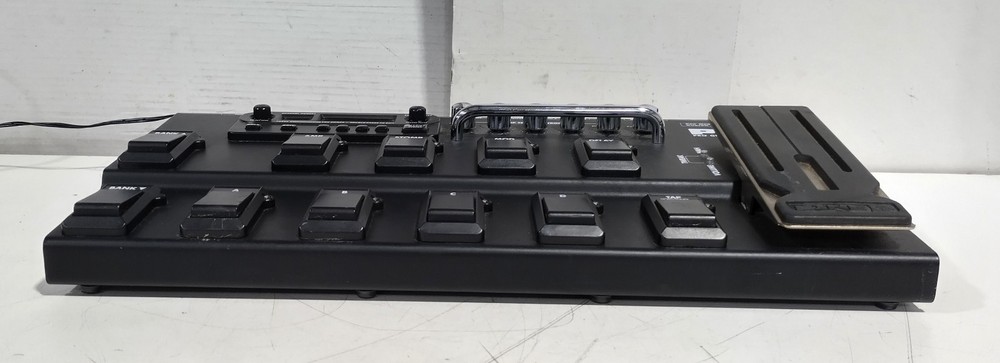 Line 6 Pod XT Live Electric Guitar Multi-Effects Processor & Amplifier Modeler