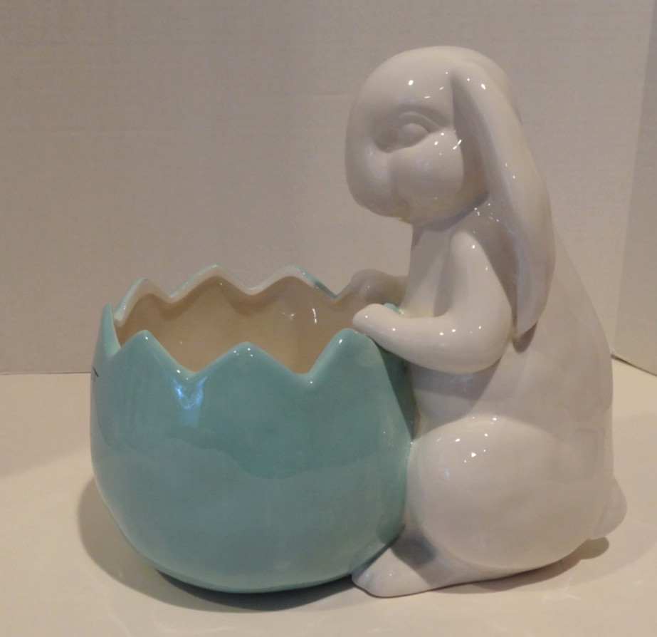 NEW RAE DUNN CARROT PATCH EASTER BUNNY CANDY BOWL PLANTER