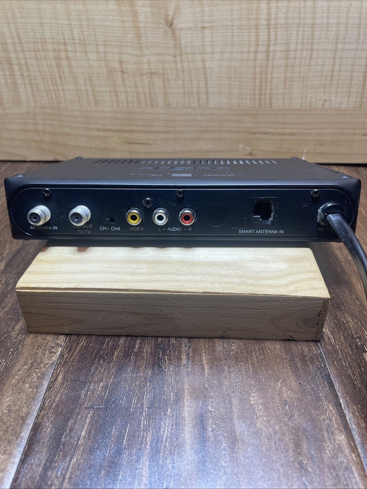 RCA DTA800B ATSC Converter Box. With remote. Tested.