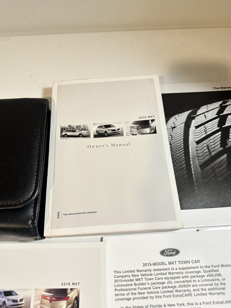 2015 Lincoln MKT Owner's Manual Set
