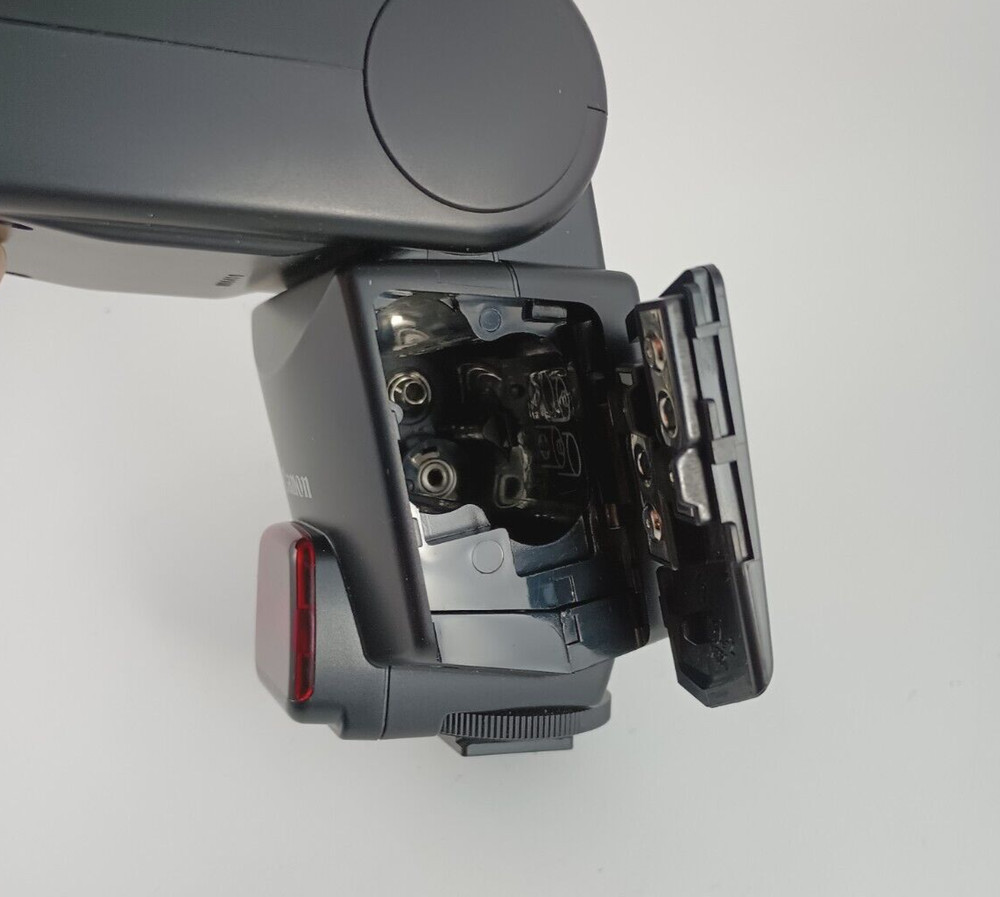 Canon Speedlite 380EX Flash with Case