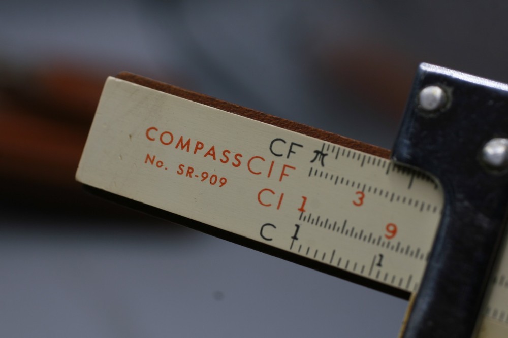 COMPASS No. SR-909 Slide Rule with Case B1