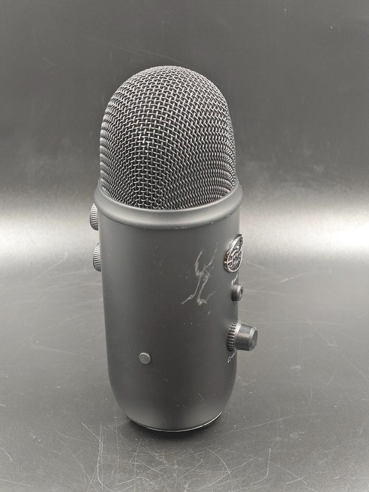 Blue Yeti USB Desktop Streaming Podcasting Microphone Black Used Working