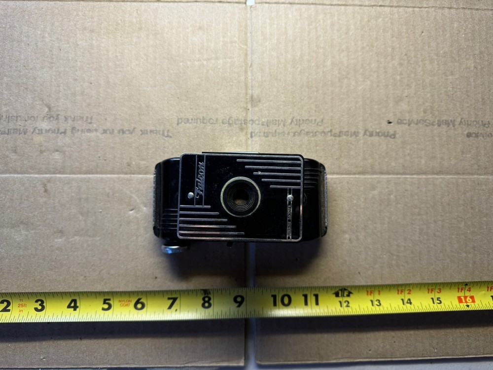 Vintage 1940’s Falcon Junior Model Bakelite Bellows Camera. Untested