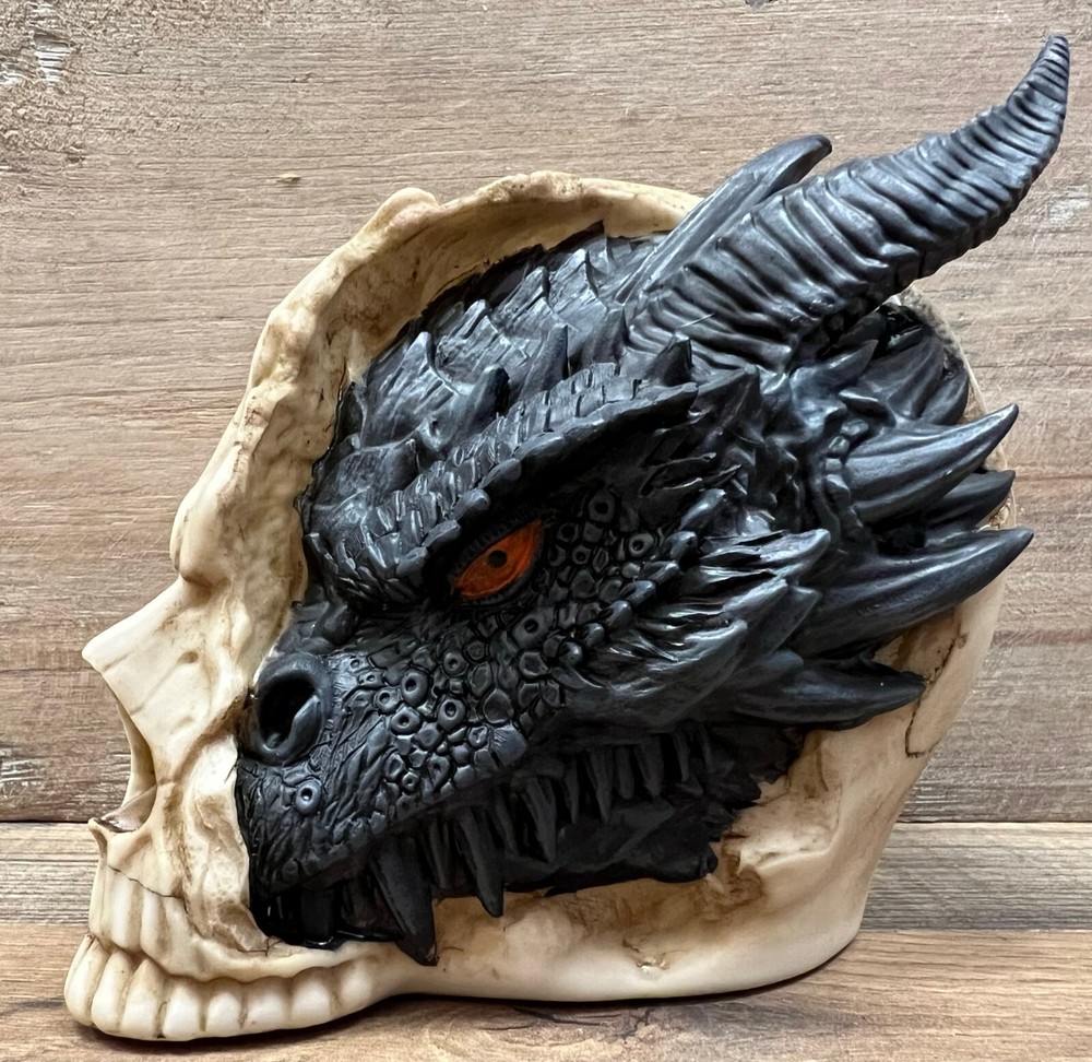 Dragon/Skull Resin Tabletop Decor 6" x 5.5"