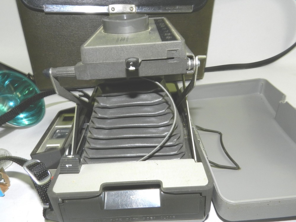 POLAROID Automatic 320 Land Camera 1970 with Flash Case Manual B233
