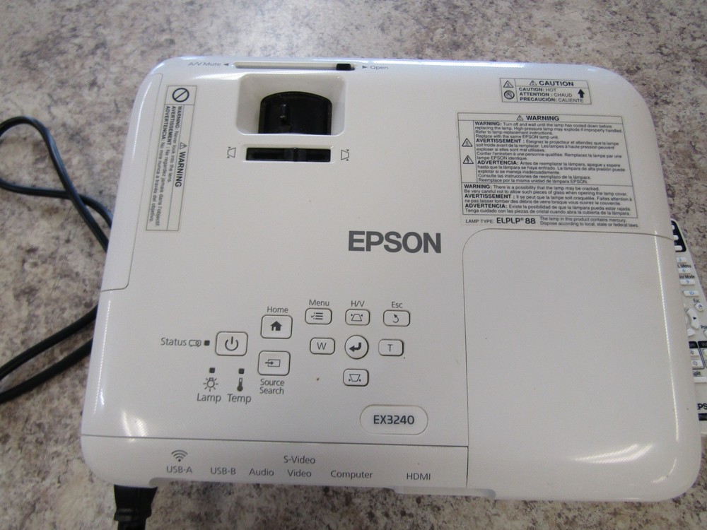 Epson H719A (EX3240) LCD Projector w/ remote - Tested Working