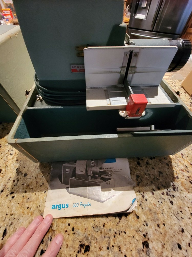 Vintage Argus 300 Automatic Slide Projector