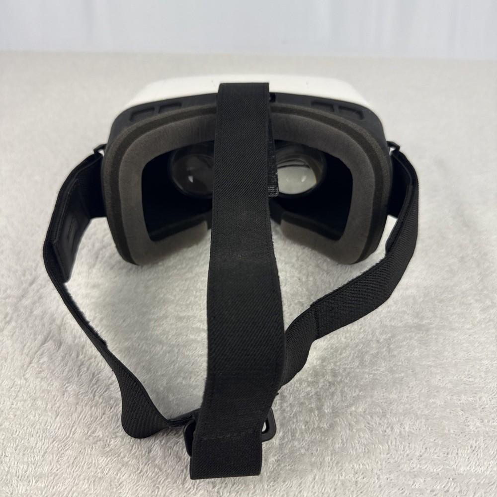 Zeiss VR One Plus Headset Virtual Reality iPhone Android Smartphone ($129 Value)