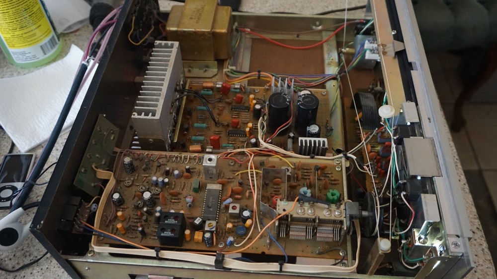 vintage Marantz MR 220 Stereo Receiver. Read Pls