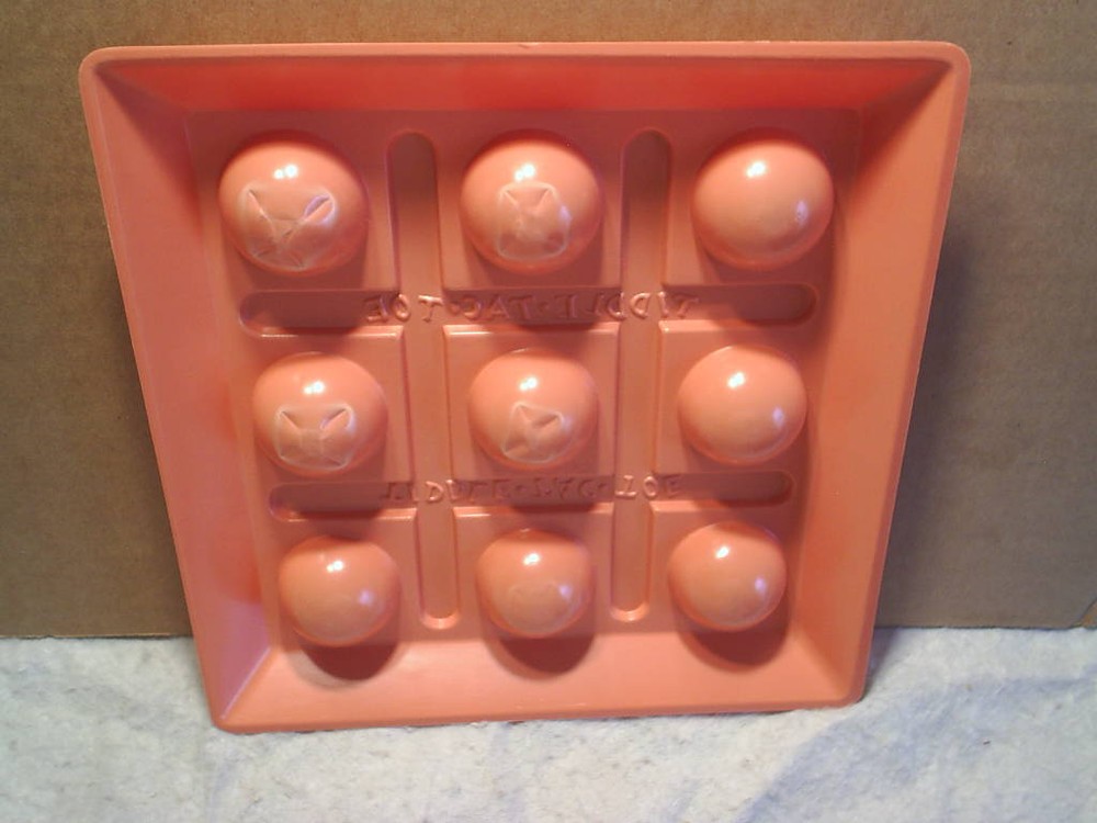 1955 TIDDLE TAC TOE GAME Complete,schaper plastic game,pieces still sealed,tic