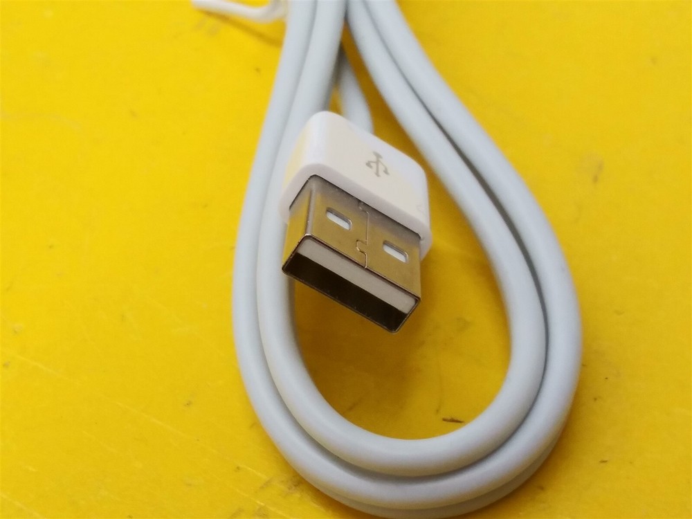 ⭐️⭐️⭐️⭐️⭐️ Insignia 30-Pin Charge / Sync Cable 4ft. for Apple