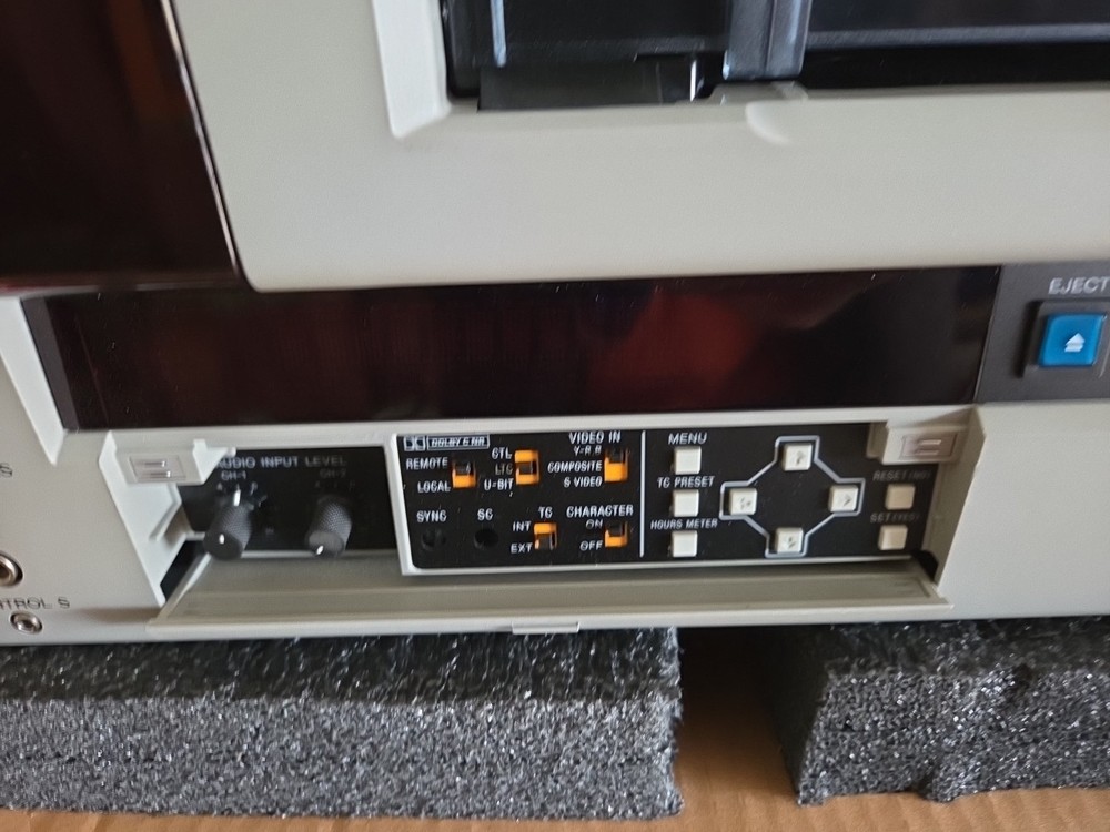 Sony UVW-1800 Beta Cam SP Player / Recorder - POWERS ON