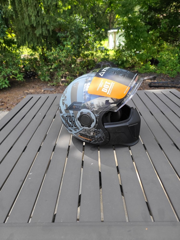 Triangle Full Face Motorcycle Helmet OP12A (large)