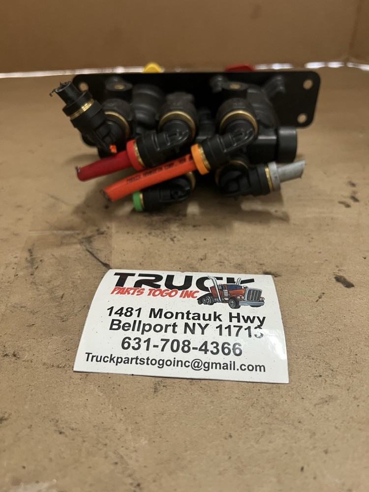 FREIGHTLINER BENDIX DASH CONTROL BRAKE VALVE USED