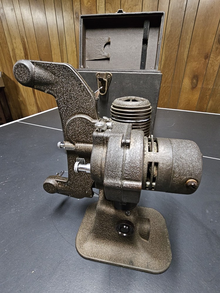 Bell & Howell Filmo 8mm Master 400 Projector