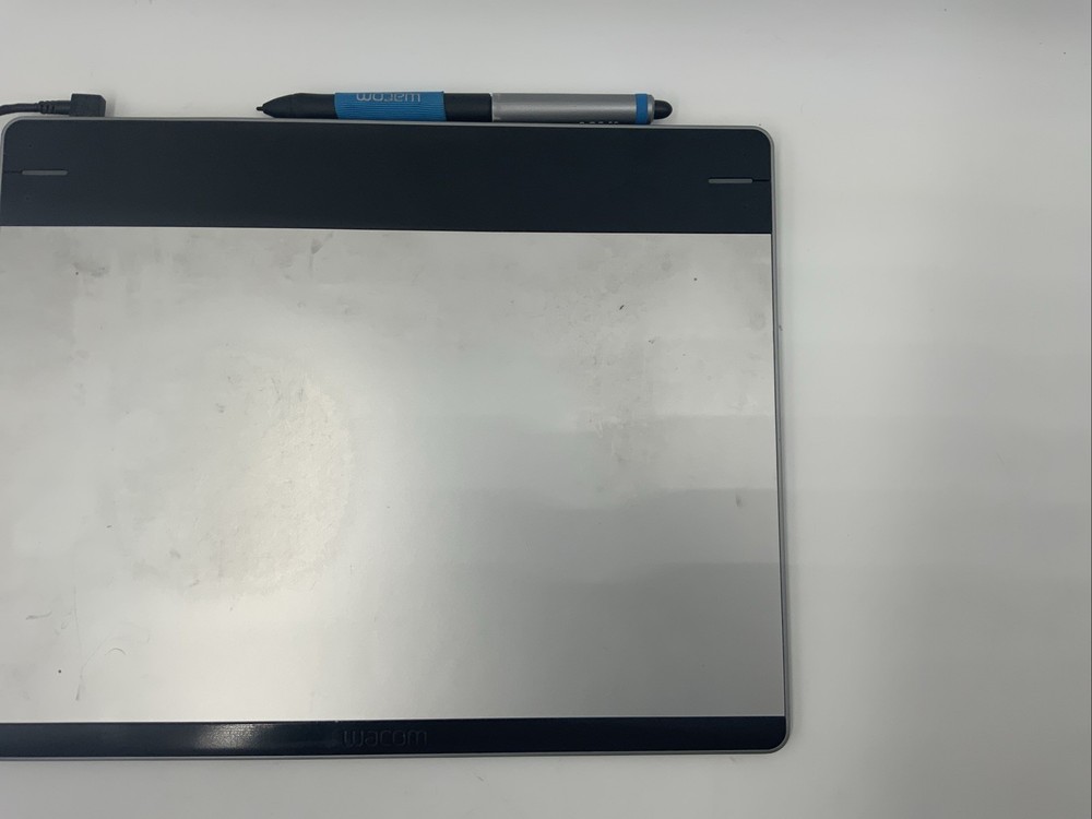 Wacom Drawing Tablet With Pen CTH-680 Intuos Medium Creative Pen/Touch