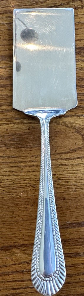 WALLACE Wickham Deep Silverplate ServerLasagna Cake Flatware Fan Bead 9.75”