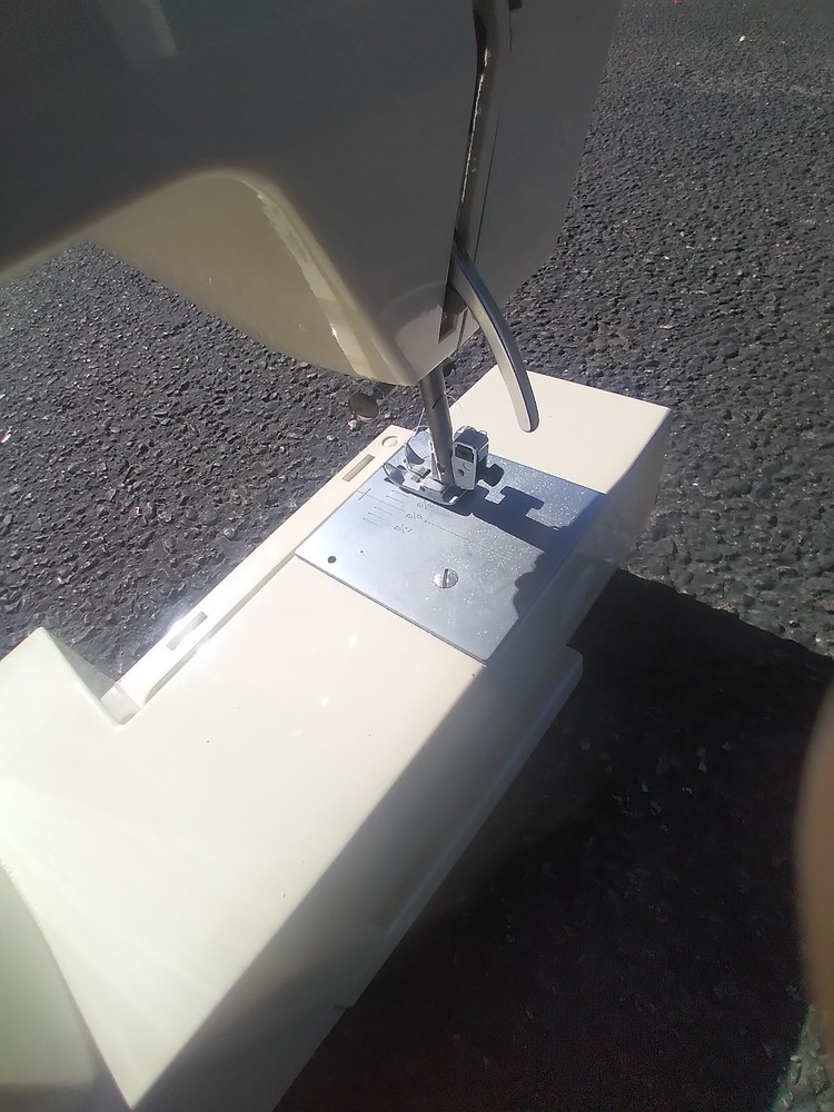 Montgomery Ward Sewing Machine UHT J2000