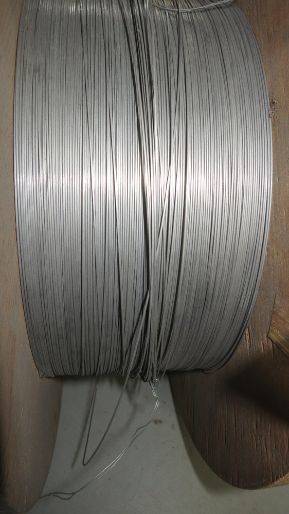 rectangular spring wire .024 x .035" stainless steel t-316 600 ft? nos yr 2000