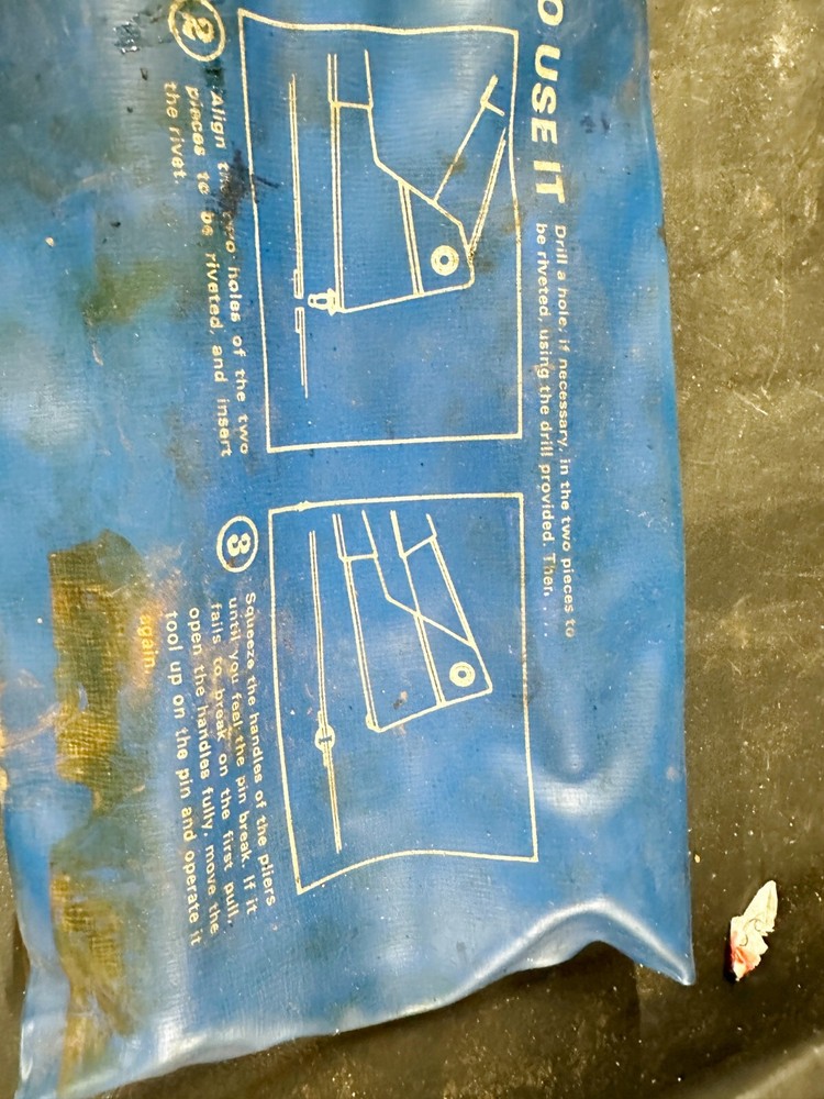 VINTAGE POP RIVIT KIT IN PLASTIC SLEEVE DIY TOOL