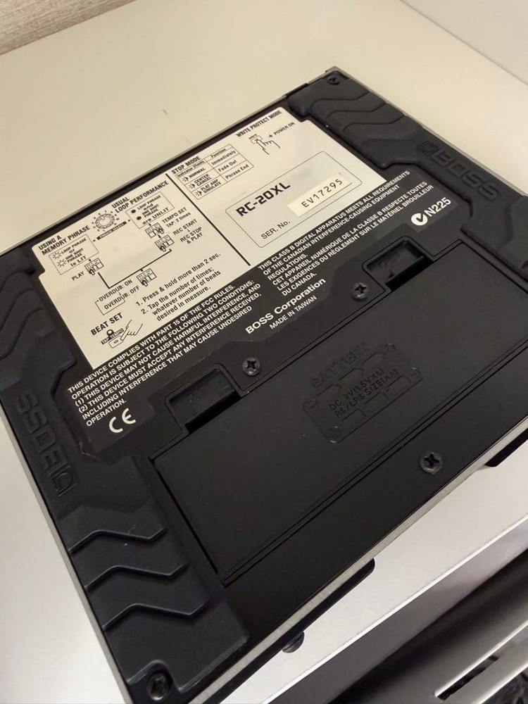 BOSS RC-20XL Loop Station with Box