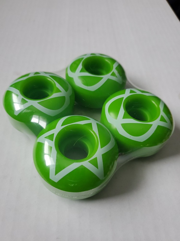 Vintage Skateboard Heartagarm Wheels
