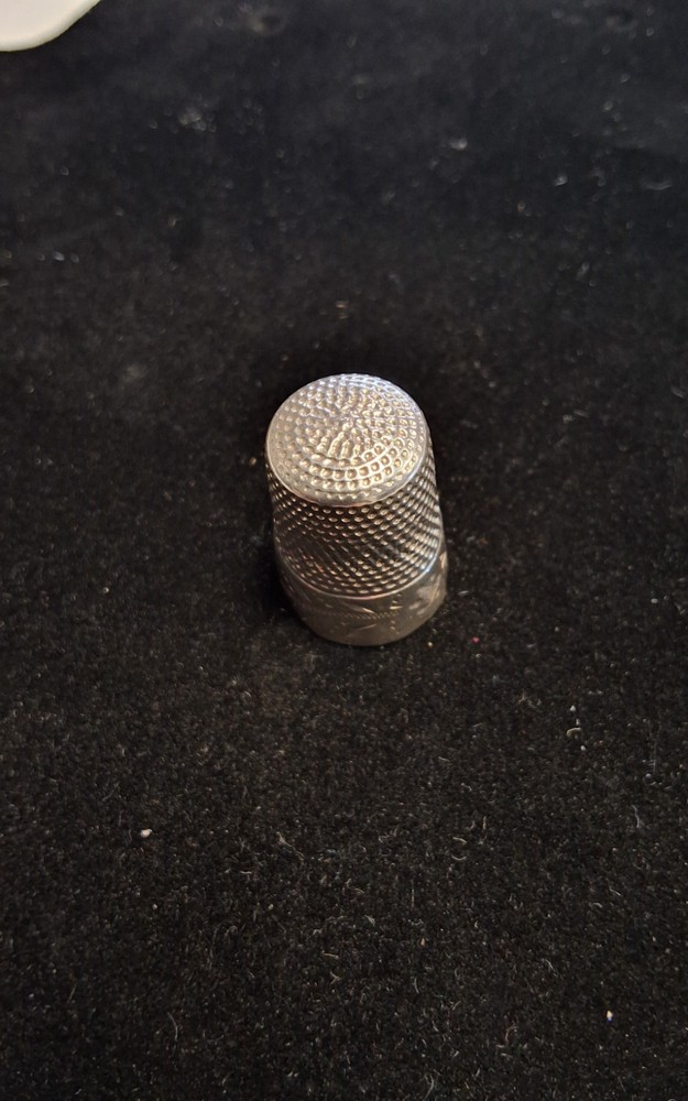 Sterling Silver Size 9 Thimble Leaf Like Design