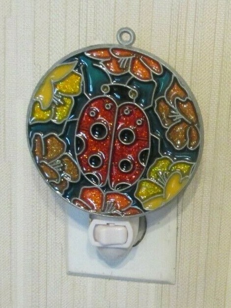 LADYBUG NIGHTLIGHT W/BRIGHT BLUE BACKGROUND (SPRING FLOWER SUNCATCHER)