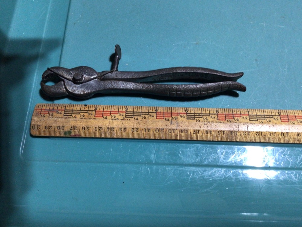 Vintage De Neui Hog Ring Pliers with the Spring