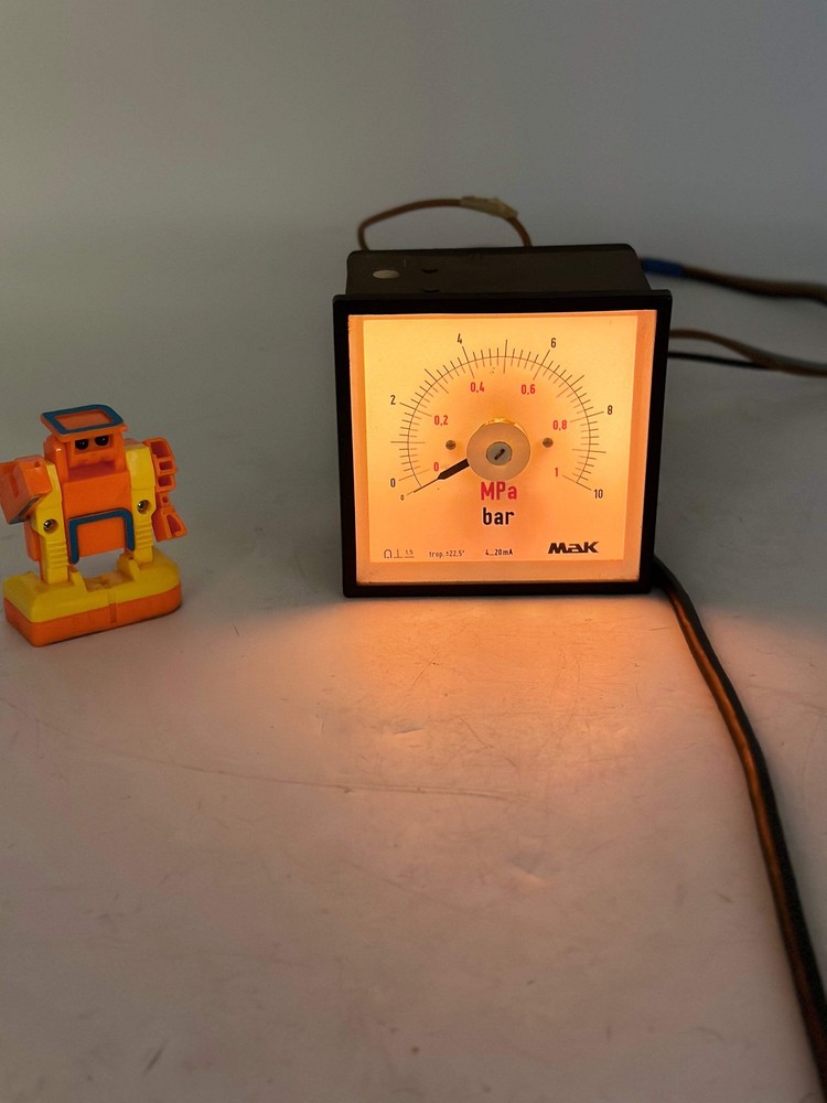 MAK LSP96 0-10 Bar Panel Meter (Used)