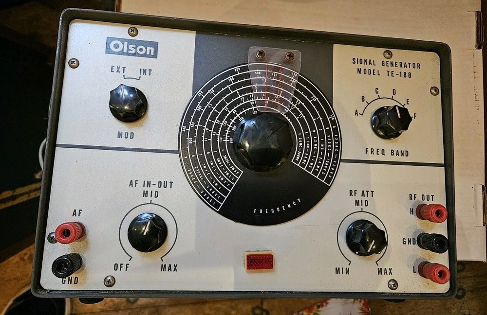 Olson Model TE-188 Signal Generator Powers On Untested