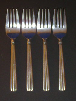 ONEIDA STAINLESS FLATWARE OHS284 SET 4 SALAD FORKS