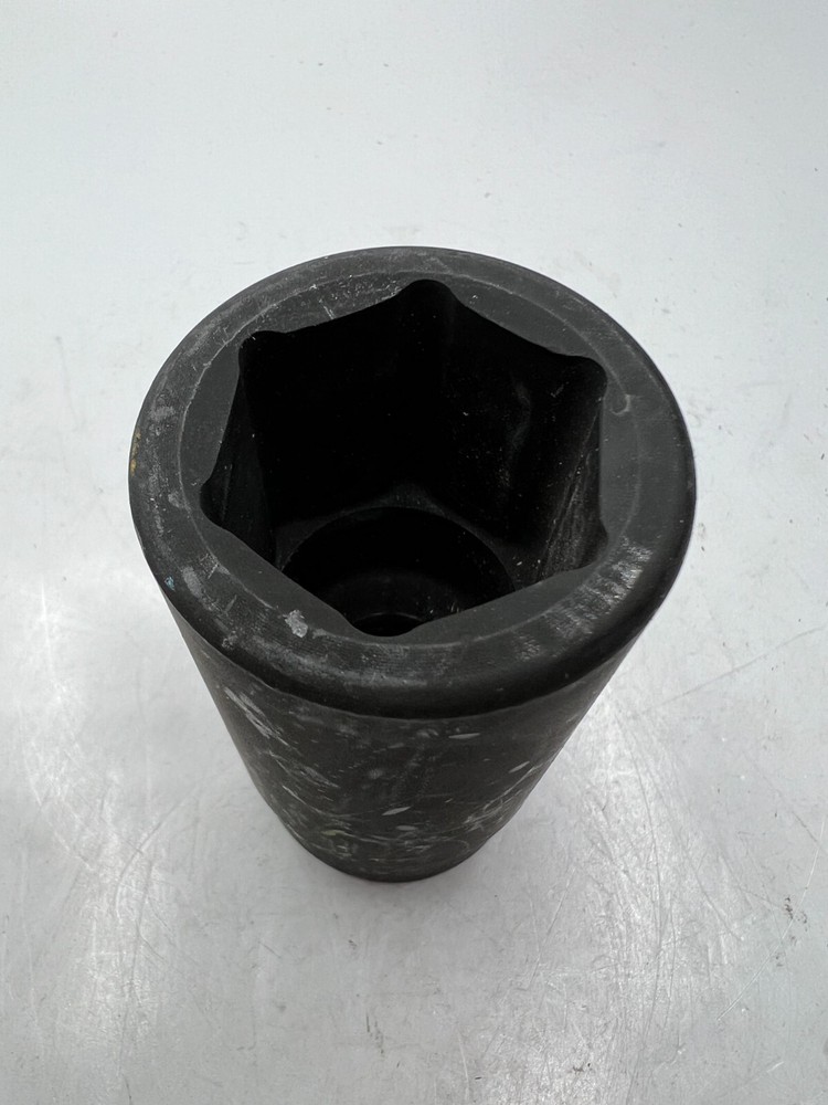 GENUINE Dewalt 75-146D Standard Impact Socket 30mm, Black