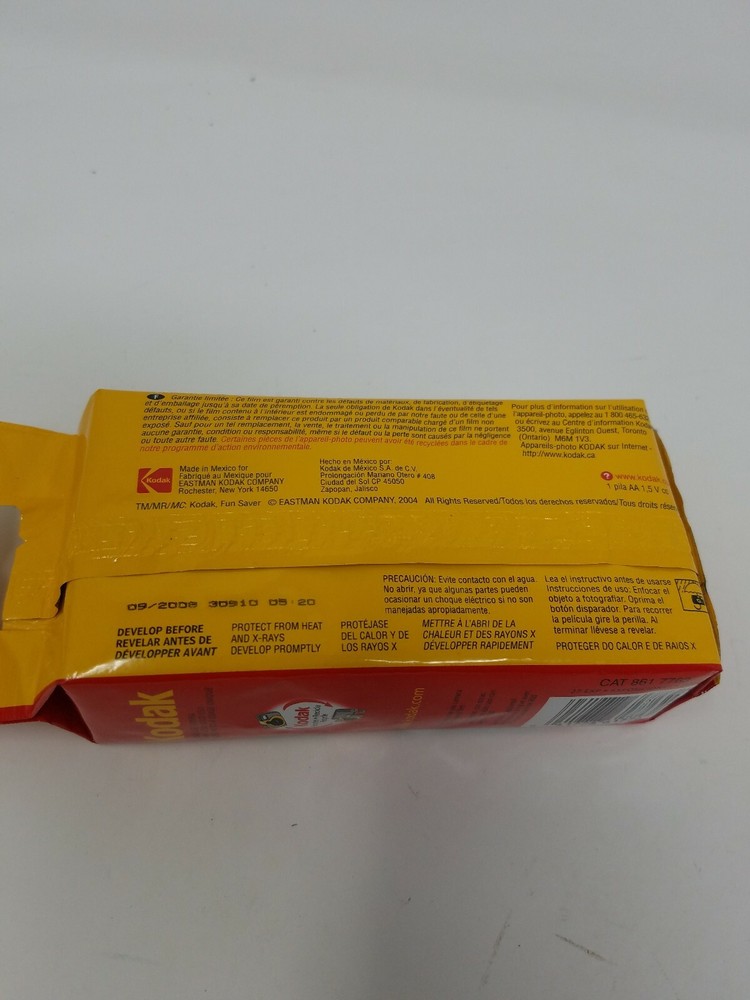 Kodak Funsaver Single Use 800 asa Disposable Flash 35mm Camera EXP. Date (e)