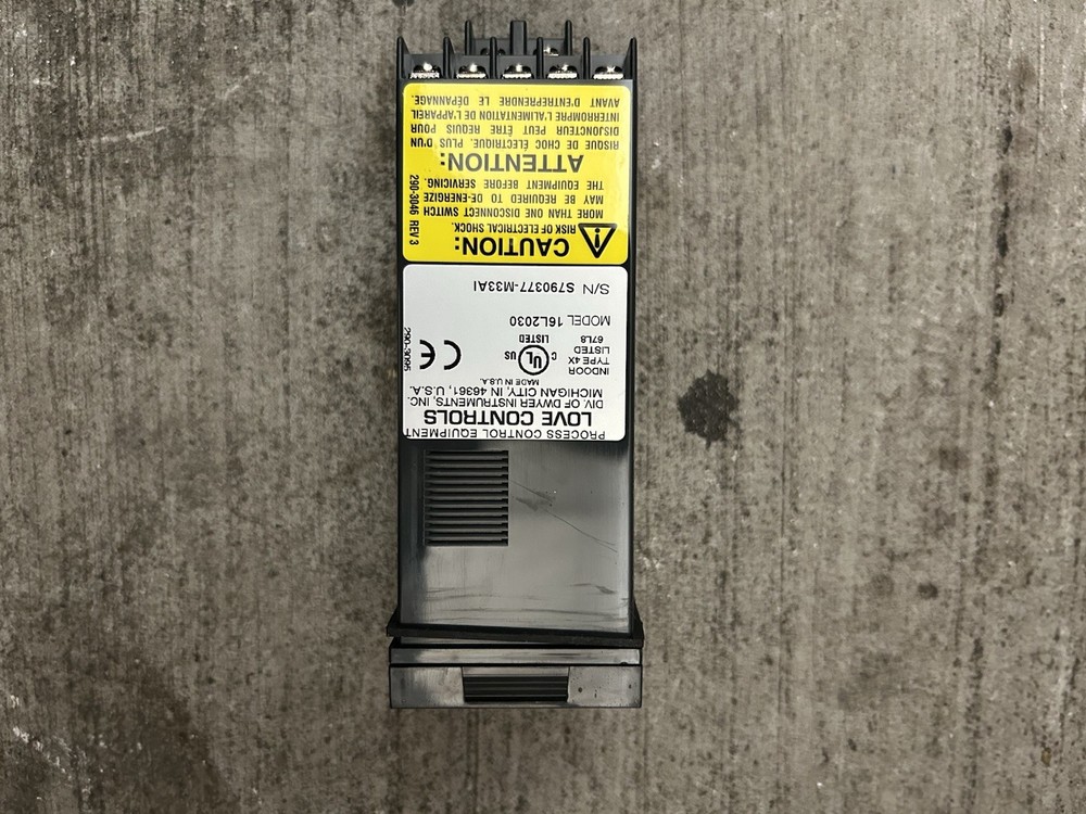 DWYER Temperature Controller: 16L, RTD/Thermocouple, Universal Input, 100 / 240V