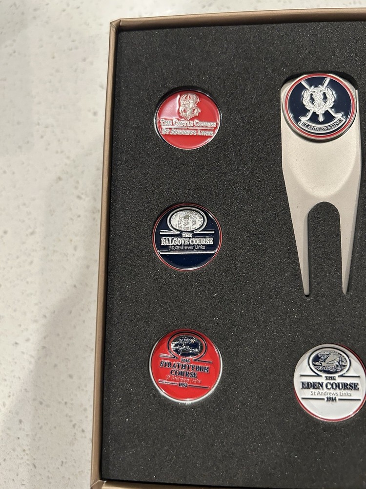 St. Andrews Golf Course Divot Tool And Ball Marker Set