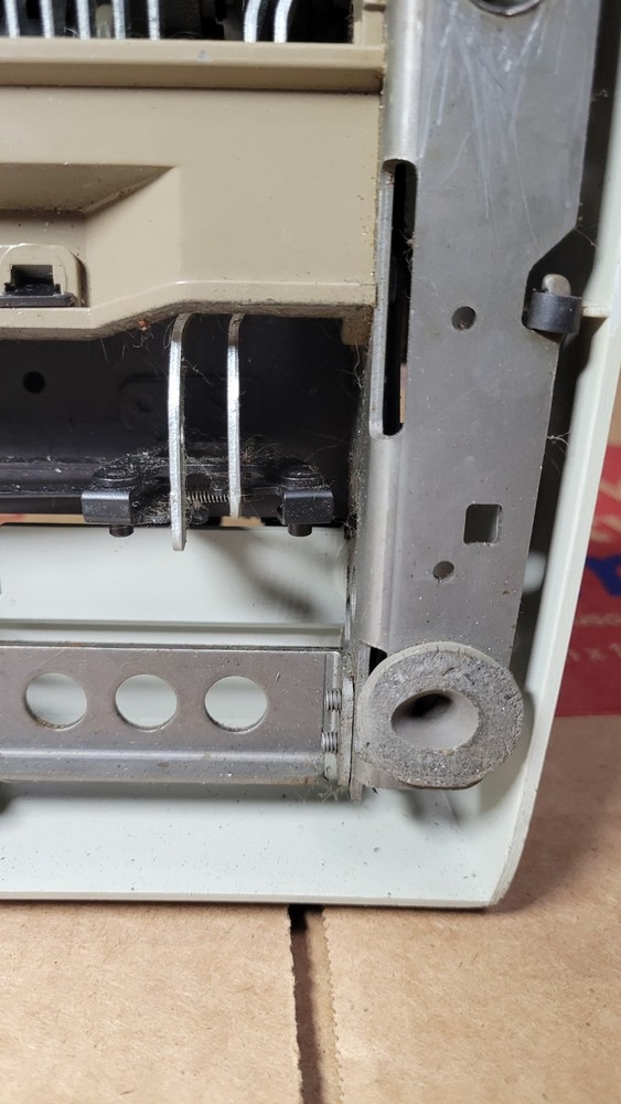 ADLER J5 TYPEWRITER NOTE WITH CASE