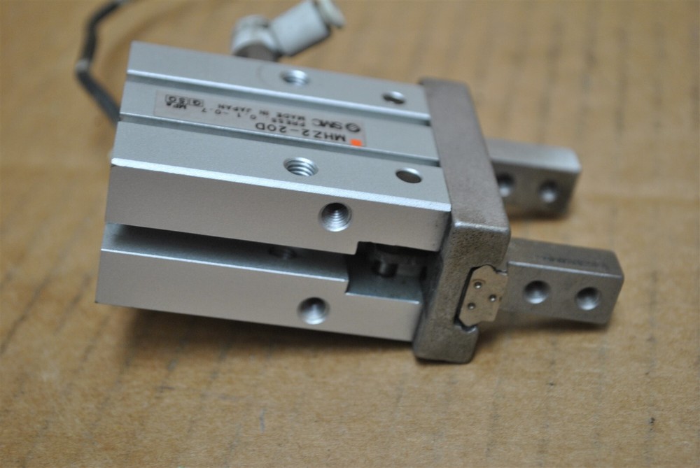 SMC Pneumatic Parallel Gripper Part No. MHX2-20D