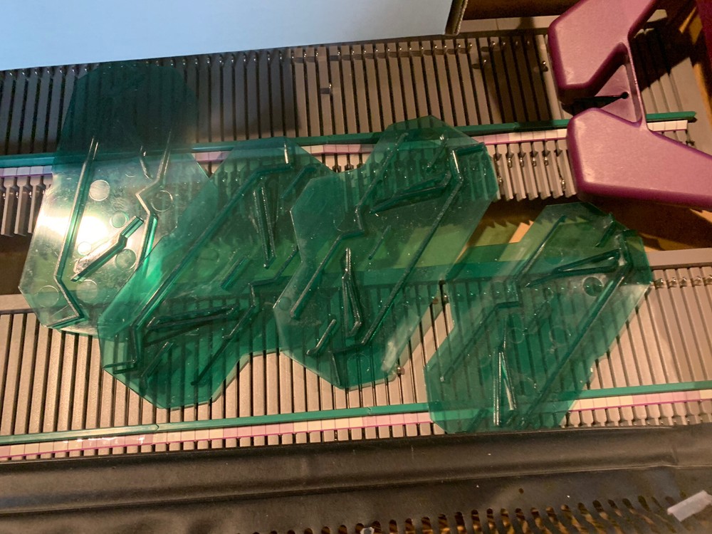 BOND AMERICA ULTIMATE SWEATER MACHINE