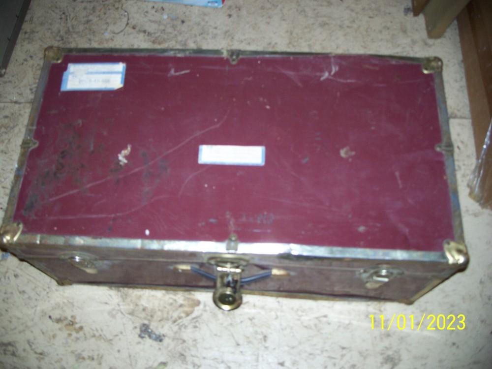 foot locker storage trunk
