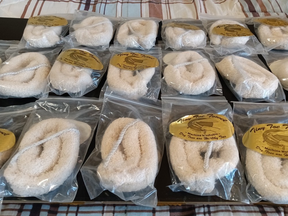(Bundle!) 20 Tiny Toe Towels (Machine Washable)