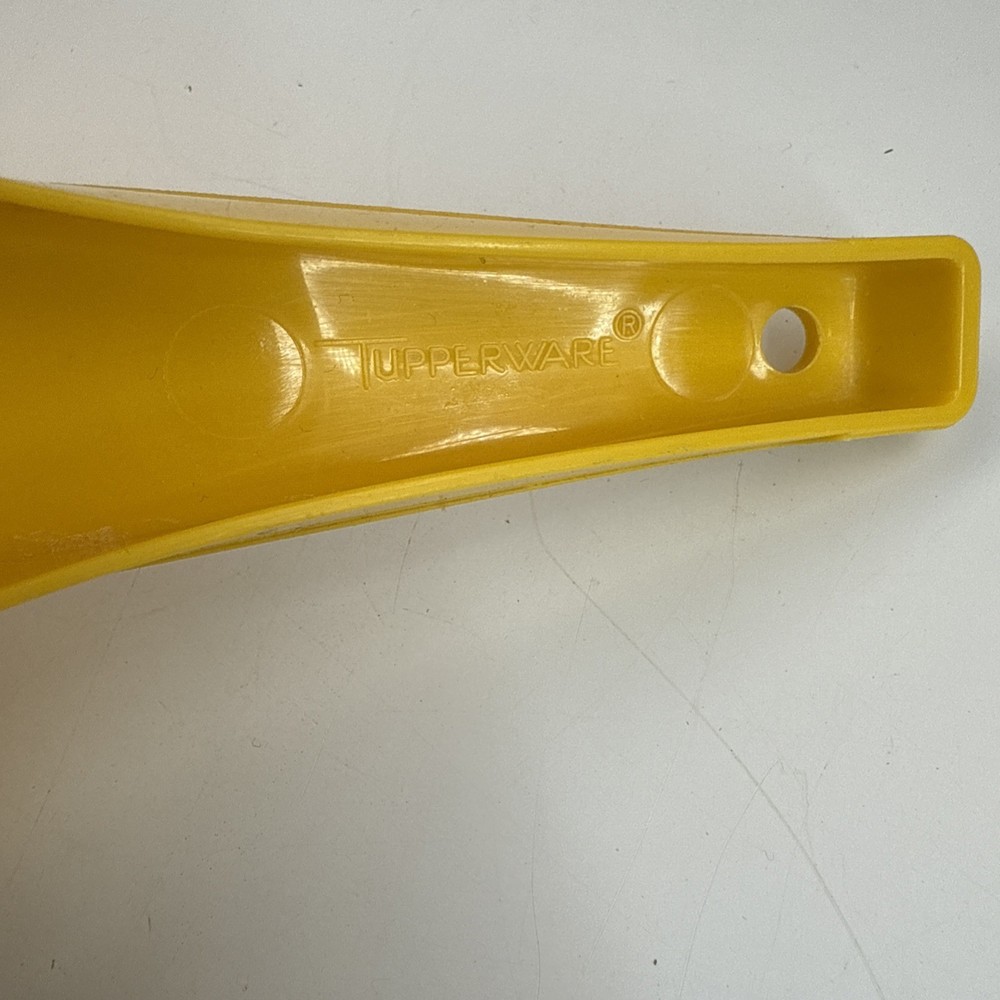 TUPPERWARE Colander Strainer 1 Quart Yellow-Double Spouts #1200-7