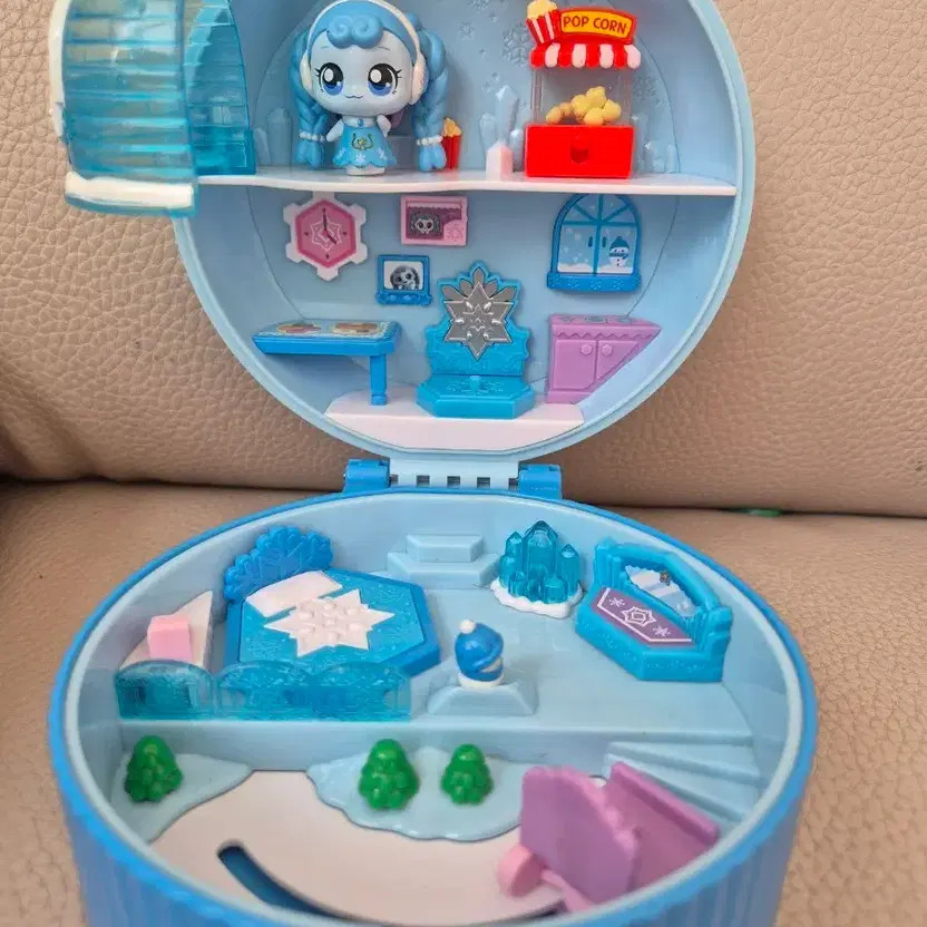 TinyPing KuraPing House + KuraPing Figure, Used