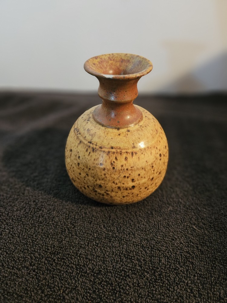pottery vase vintage Chipped