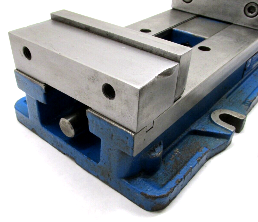 KURT ANGLOCK 6" MILLING MACHINE VISE w/ JAWS & HANDLE - #D688
