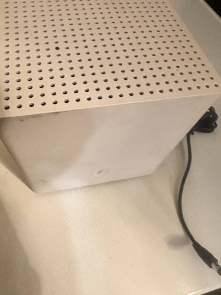 Verizon Internet Gateway Home White Router Wi-Fi Powers On
