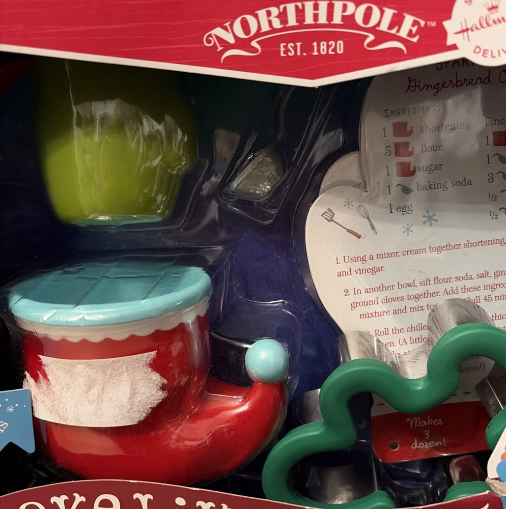 HALLMARK NORTHPOLE BAKE LIKE AN ELF BAKE SET NEW