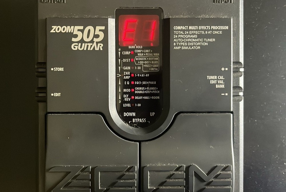 ZOOM 505 Multi Processor Pedal Compact Guitar Effector Japan w Cords Powers on