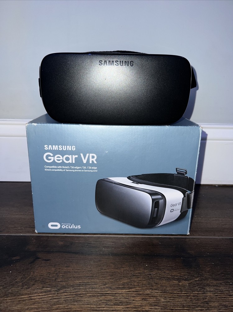 Samsung Gear VR Oculus Headset White